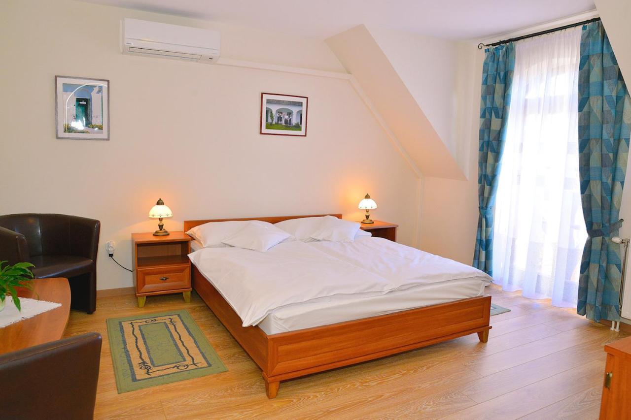 Bed and Breakfast Nyerges Vendegfogado Хедькё Экстерьер фото