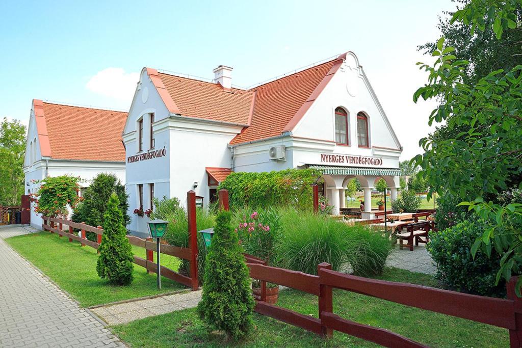Bed and Breakfast Nyerges Vendegfogado Хедькё Экстерьер фото