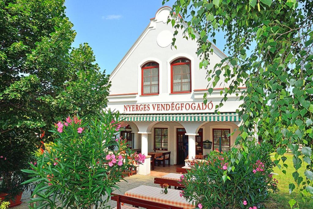 Bed and Breakfast Nyerges Vendegfogado Хедькё Экстерьер фото